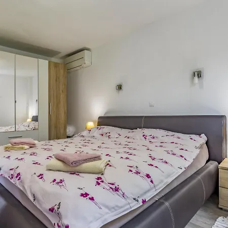 Vera - With Pool *